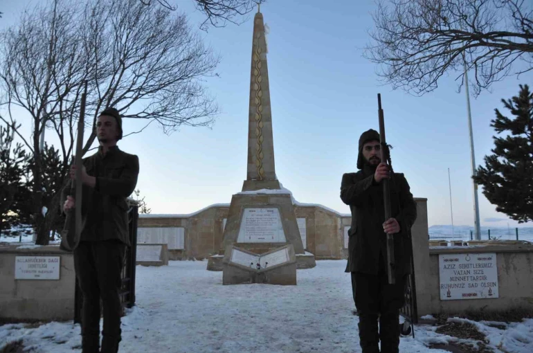 Sarıkamış şehitleri için eksi 10 derecede saygı nöbeti