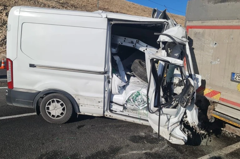 Sarıkamış’ta trafik kazası: 2 yaralı