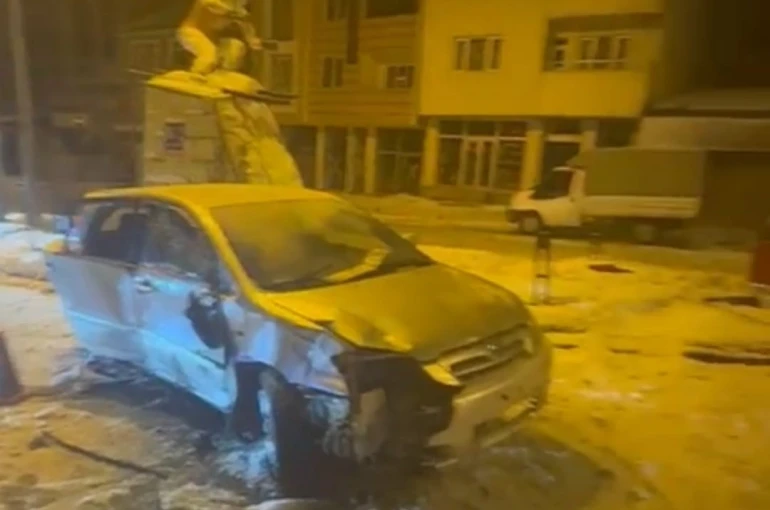 Sarıkamış’ta trafik kazası: 3 yaralı