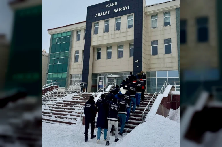 Sarıkamış’ta uyuşturucu taciri 5 kişi tutuklandı