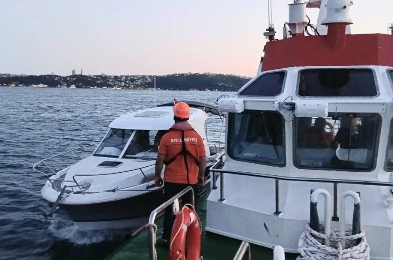Sarıyer açıklarında su alan tekne kurtarıldı