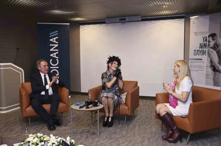 Şarkıcı Hande Yener kanser sürecini Medicana’da anlattı: "Drenlerle sahneye çıkıp dans ettim"