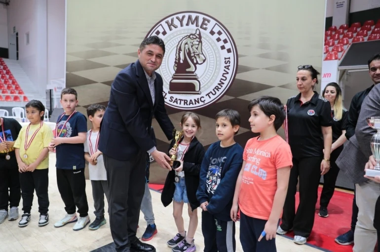 Satranç tutkunları Aliağa’da buluştu