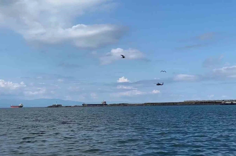 Savaş helikopterlerinin eğitim uçuşu Ereğli’de heyecan yaşattı