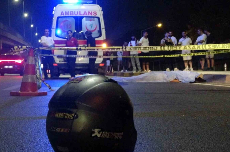 Savrulan motosikletten düşerek başını kaldırıma çarpan genç hayatını kaybetti