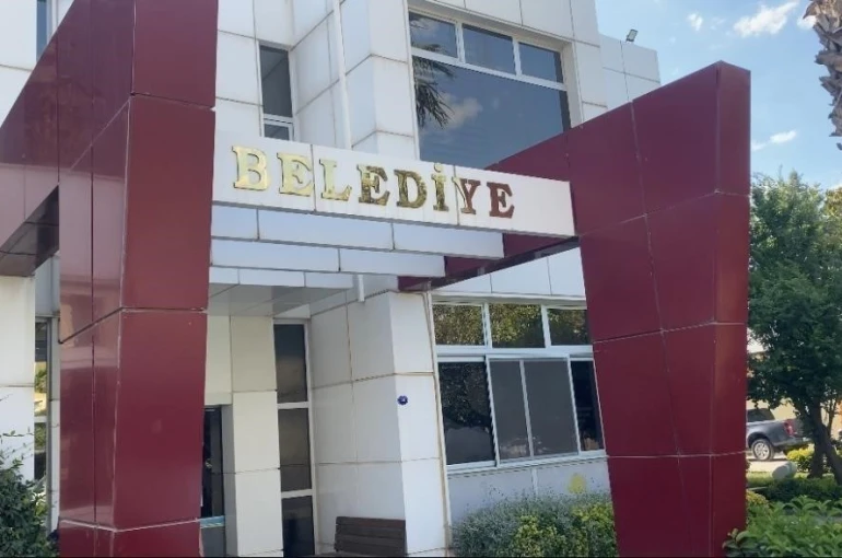 Seferihisar Belediye Başkanı İsmail Yetişkin ve 19 şüpheli adliyede 