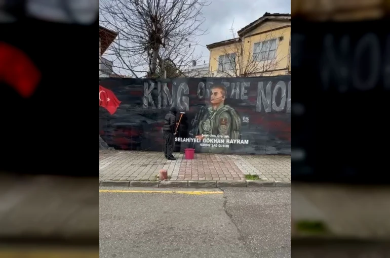 Şehidin resmini grafiti yapan gence Başkan Doğan’dan hediye