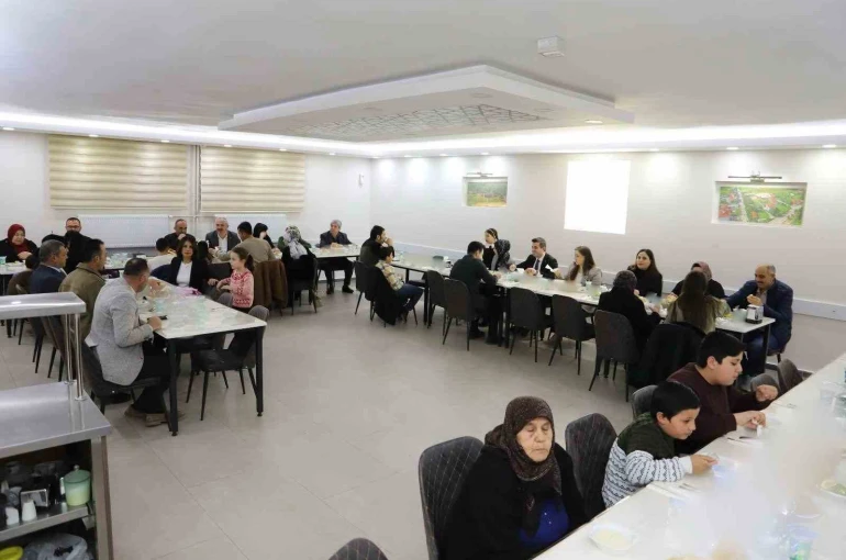 Şehit aileleri, gaziler ve yakınları onuruna iftar yemeği verildi