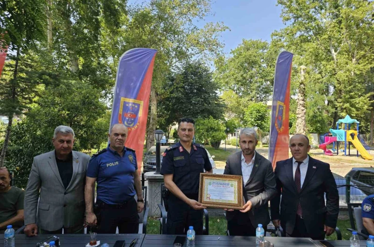 Şehit aileleri ve gazilerden komutana duygusal veda