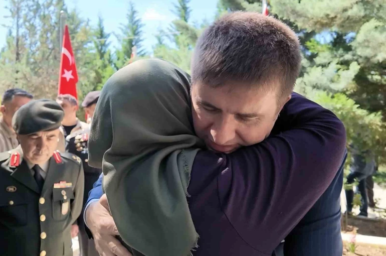 Şehit annesinden yürek burkan sözler: "Gelmesem küstü zannediyorum"
