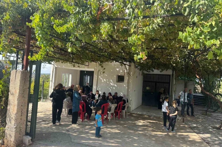 Şehit astsubayın Osmaniye’deki babaevine Türk bayrağı asıldı