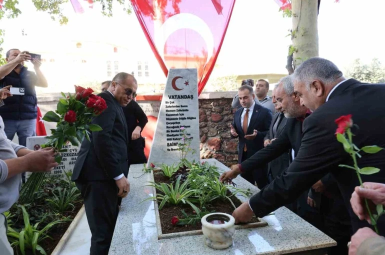 Şehit Kaymakam Saim Bey, kabri başında anıldı