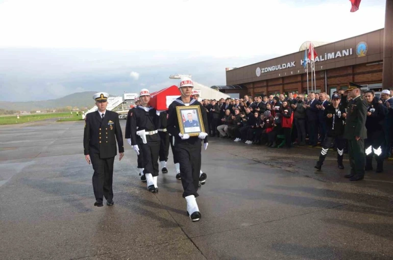 Şehit Nuri Özcan’ın naaşı Zonguldak Havalimanı’nda karşılandı