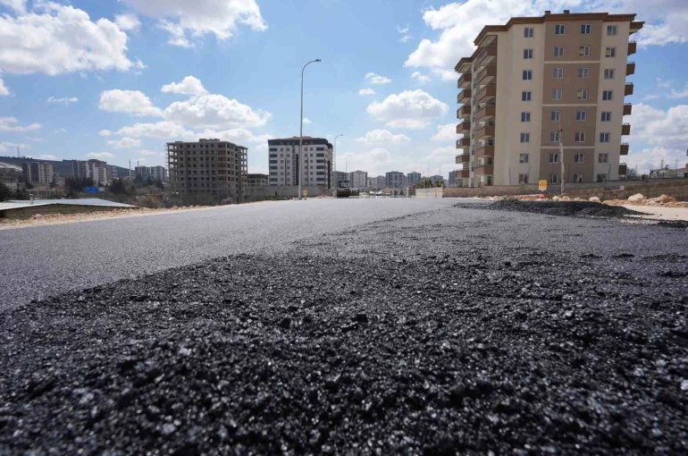 Şehitkamil’de 6 ayda 165 bin ton asfalt serildi