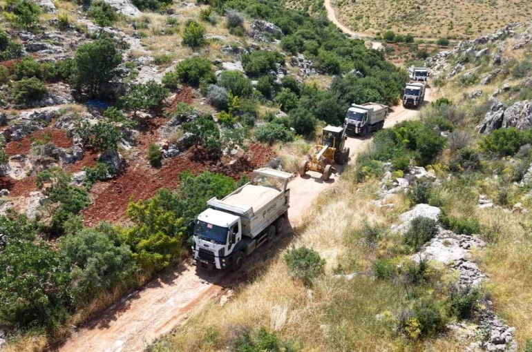 Şehitkamil’de arazi yolları açma çalışmaları sürüyor