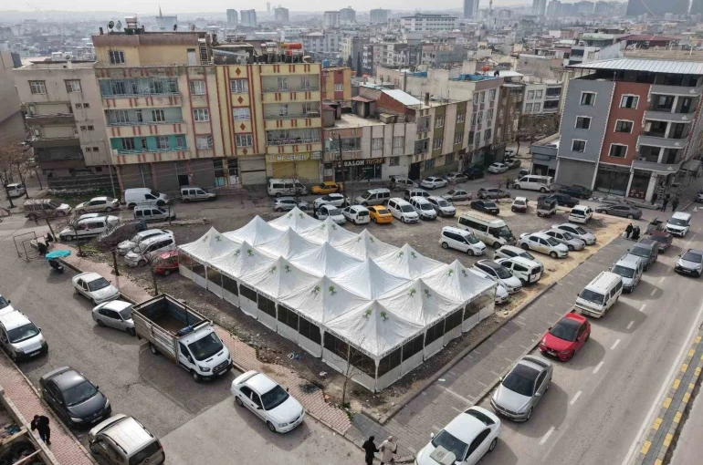 Şehitkamil’de binlerce kişi ilk iftarını aynı sofrada açtı