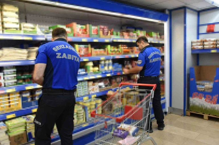 Şehzadeler zabıtasından zincir marketlere denetim 