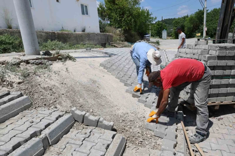 Şehzadeler’de 20 bin metrekare kilit parke taşı döşenecek