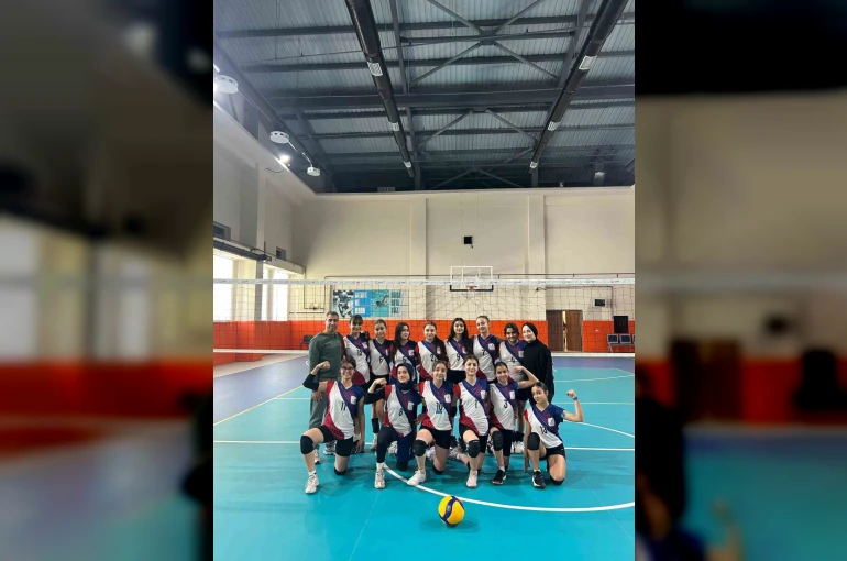 Selahaddin Eyyubi Ortaokulu yarı finallerde