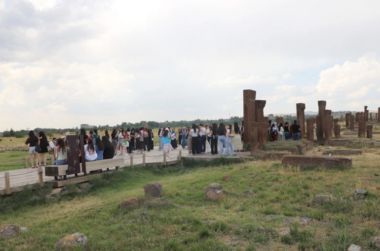 Selçuklu Meydan Mezarlığı’nda yaz yoğunluğu başladı