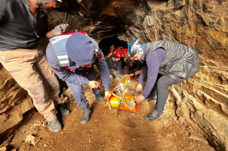 Selçuk’ta mağarada 9 saatlik kurtarma seferberliği