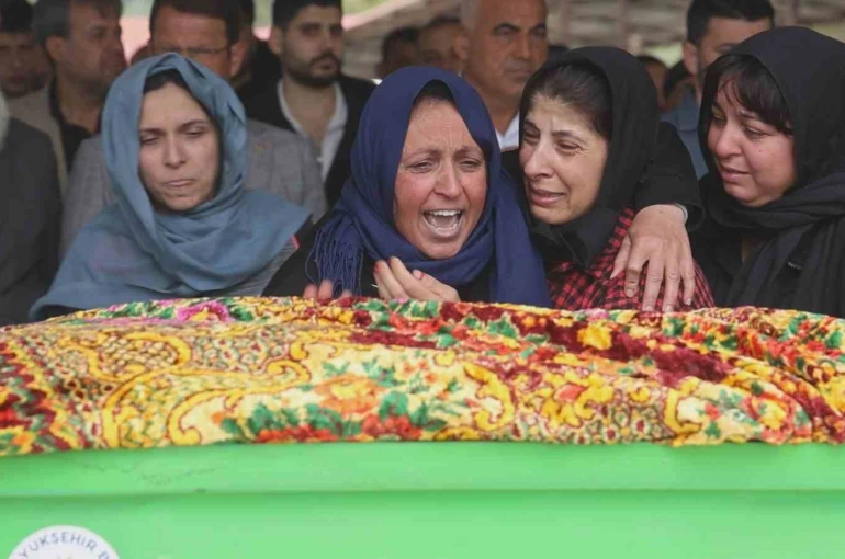 Selde evladını kaybeden annenin "Yavrum polis olacaktın, nereye gidiyorsun sınavın geliyordu" sözleri yürekleri dağladı