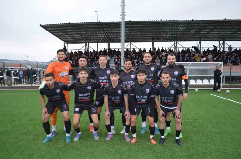 Selendi Belediyespor liderliğe yükseldi