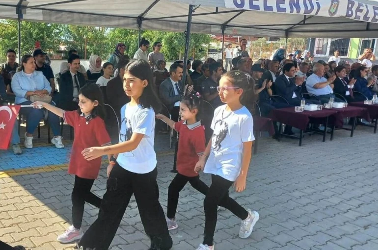 Selendi’de İlkögretim Haftası kutlandı