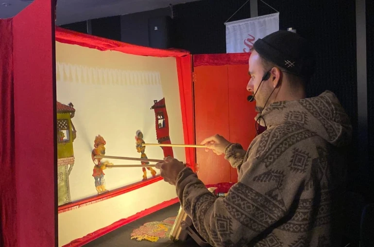 Selendi’de minikler Hacivat-Karagöz ile buluştu