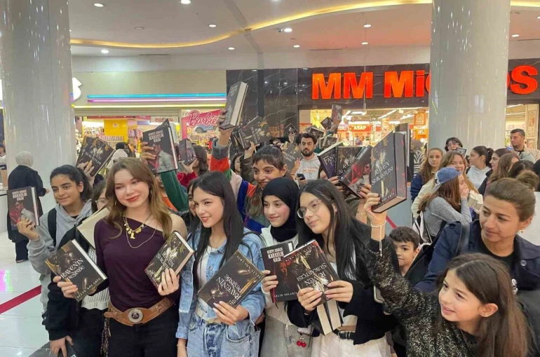 Selin Solaris ve Işıl Lima Mardian Mall’da okurlarıyla buluştu