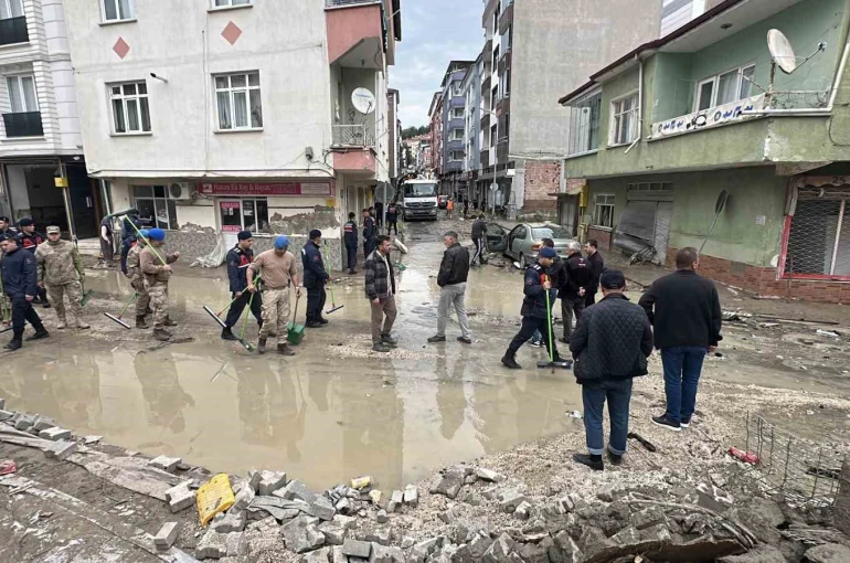 Selin vurduğu Havza’da yaralar sarılıyor: Tüm ekipler sahada