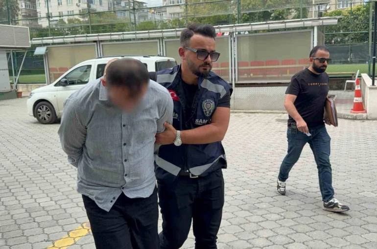 Semt pazarında genç kadına elle tacize gözaltı