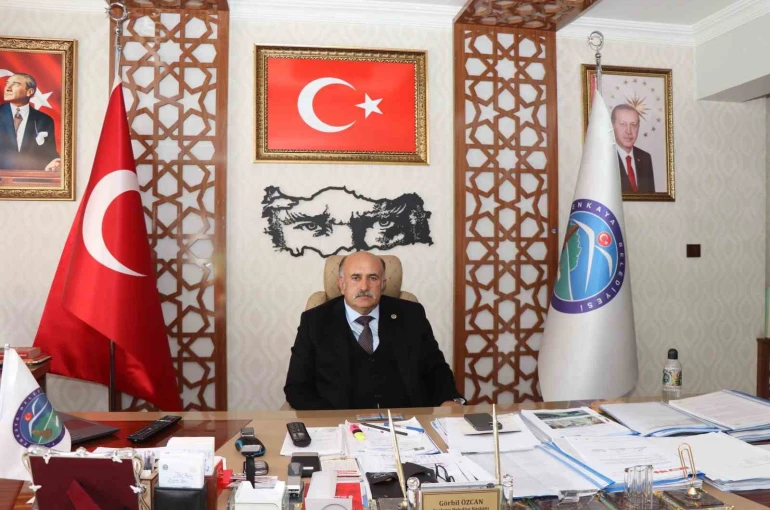 Şenkaya Belediye Başkanı Görbil Özcan partisinden istifa etti