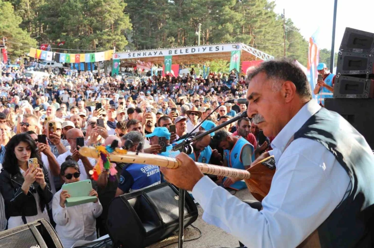 Şenkaya’da Bal Festivali’nde rekor katılım: 20 bin kişi Şirankes’te buluştu