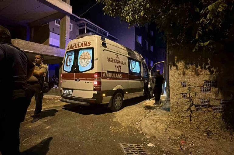 Sevgilisi ile tartışıp kendini bıçaklamaya çalışan şahıs ekipleri harakete geçirdi