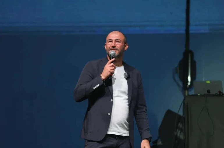 Sevilen sanatçı Çakal’dan "Enerji İncirde" yanıtı
