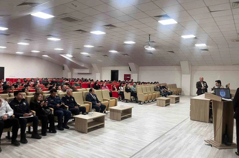 Seydikemer’de öğrencilere siber güvenlik semineri