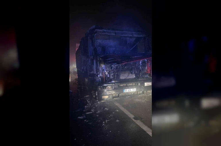 Seyir halinde bir anda alev alan tır kül oldu