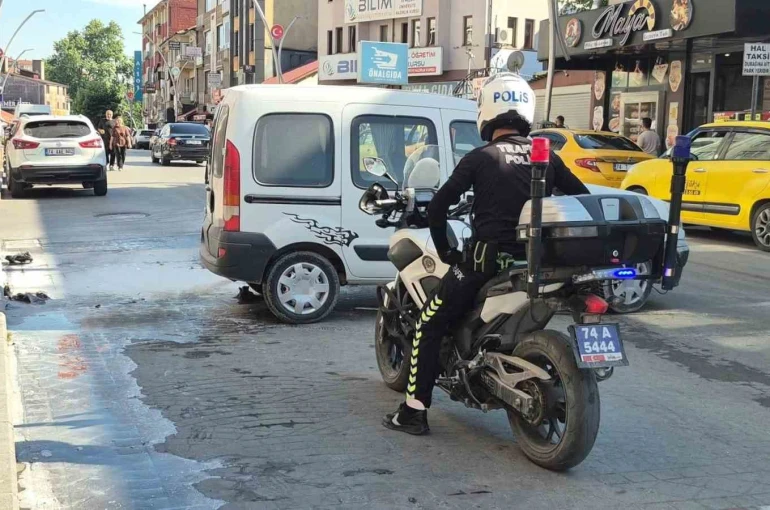 Seyir halindeki araçta yangın çıktı