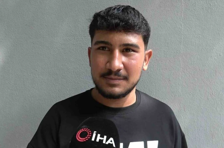 Seyir halindeki mikser, dönüş esnasında yolu betonla kapladı
