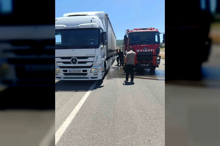 Seyir halindeki tırın lastikleri alev aldı