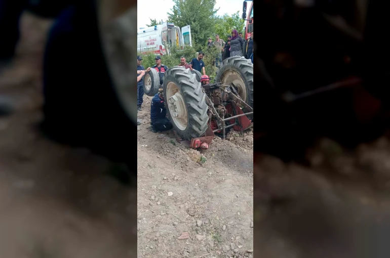 Seyitgazi’de yaşlı adam ters dönen traktörün altında kaldı