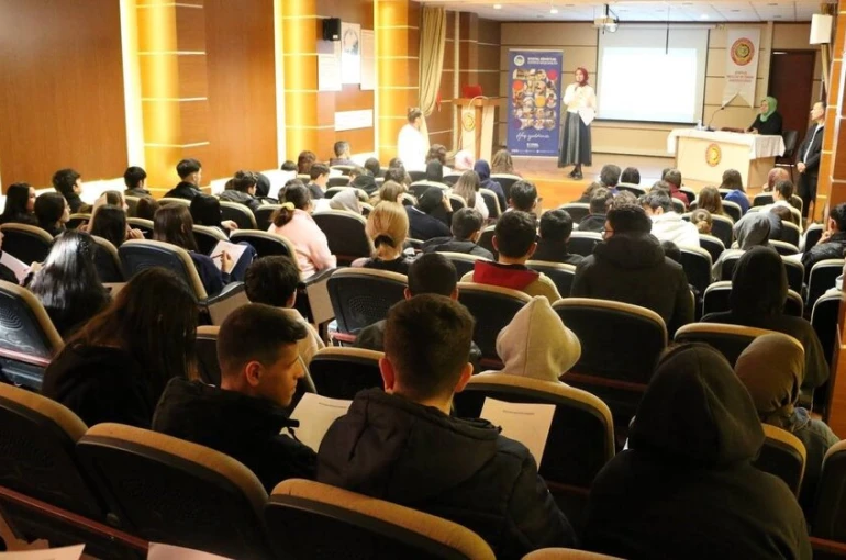 SGM’de düzenlenen teknoloji semineri öğrencilerin geleceğine ışık tutacak