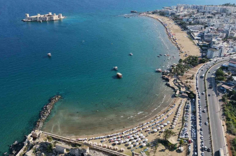 Sıcaklar geldi, okullar tatil olmadan sahillerde yoğunluk başladı