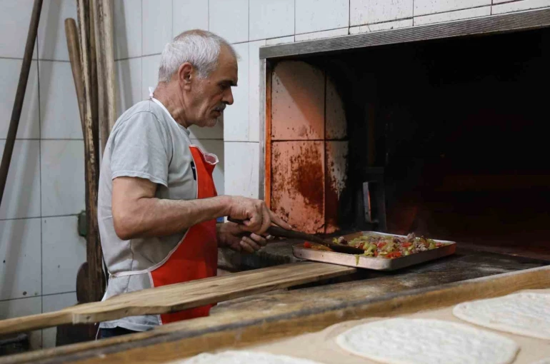Sıcaklıkların artmasıyla, fırıncıların zorlu mesaisi başladı