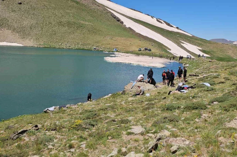 Sıcaktan bunalanlar Çalyan Gölü’ne akın ediyor