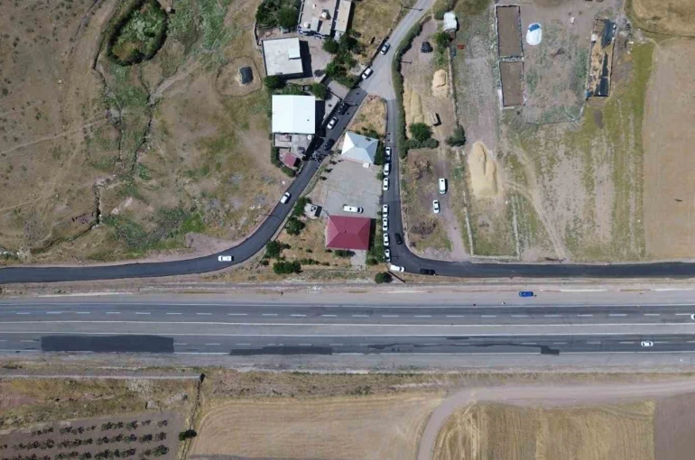 Siirt kırsalında asfalt seferberliği: 3,4 kilometrelik yol tamamlandı