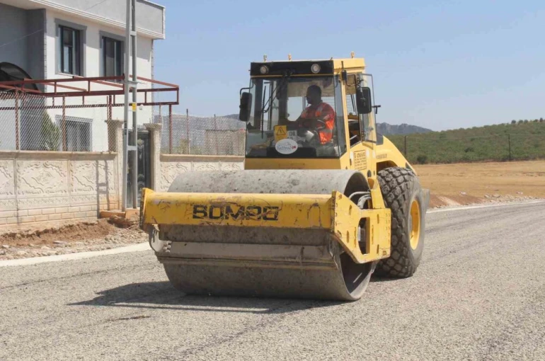 Siirt Valisi Kızılkaya mahalle toplantılarında vatandaşlarla bir araya geliyor