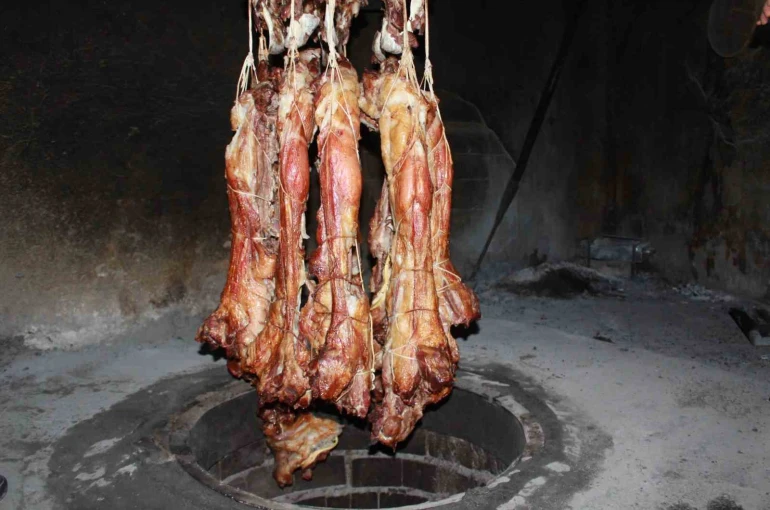 Siirt’in tescilli lezzeti büryan kebabı iftar sofrasının vazgeçilmezi oluyor