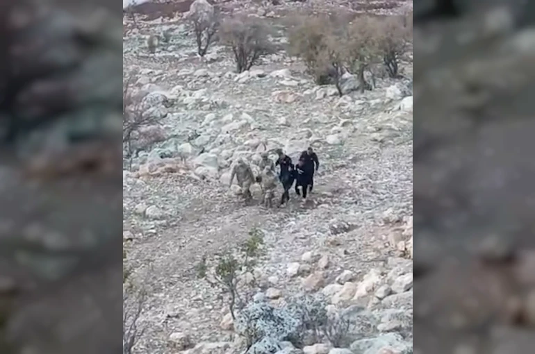 Siirt’te araç şarampole yuvarlandı: 1’i ağır 4 yaralı 